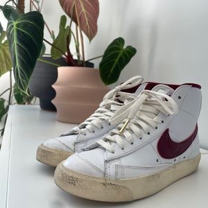 Nike Women's Blazer Mid '77 SE Shoes